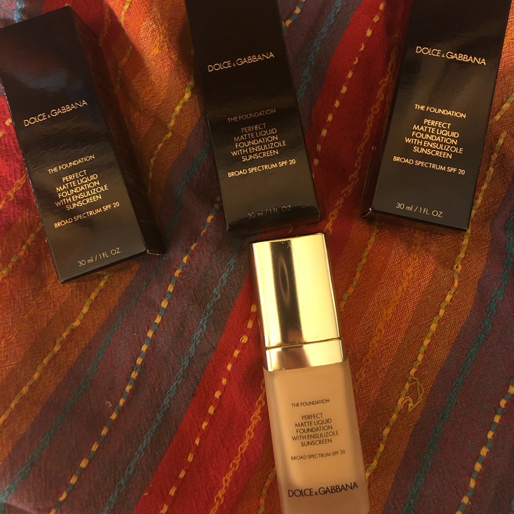 NEW in box Dolce & Gabbana foundation 🌻
